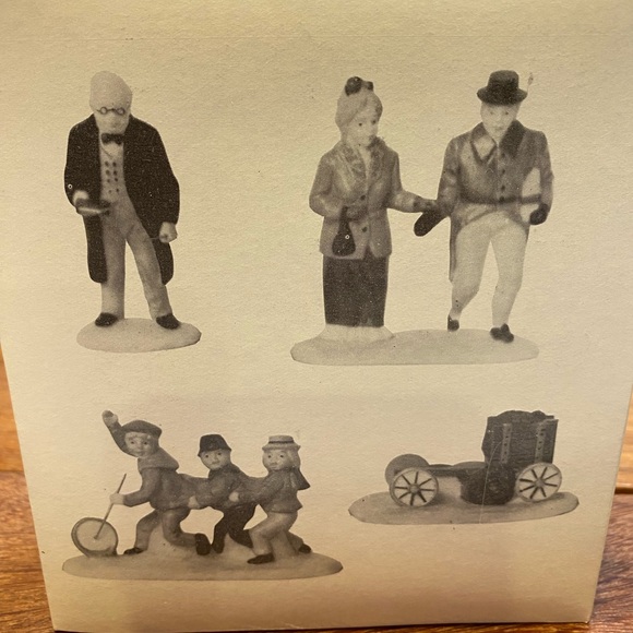 Dept 56 Heritage Village Collection. “Nicholas Nickleby”, set of 4, #5929–3. - Picture 4 of 8